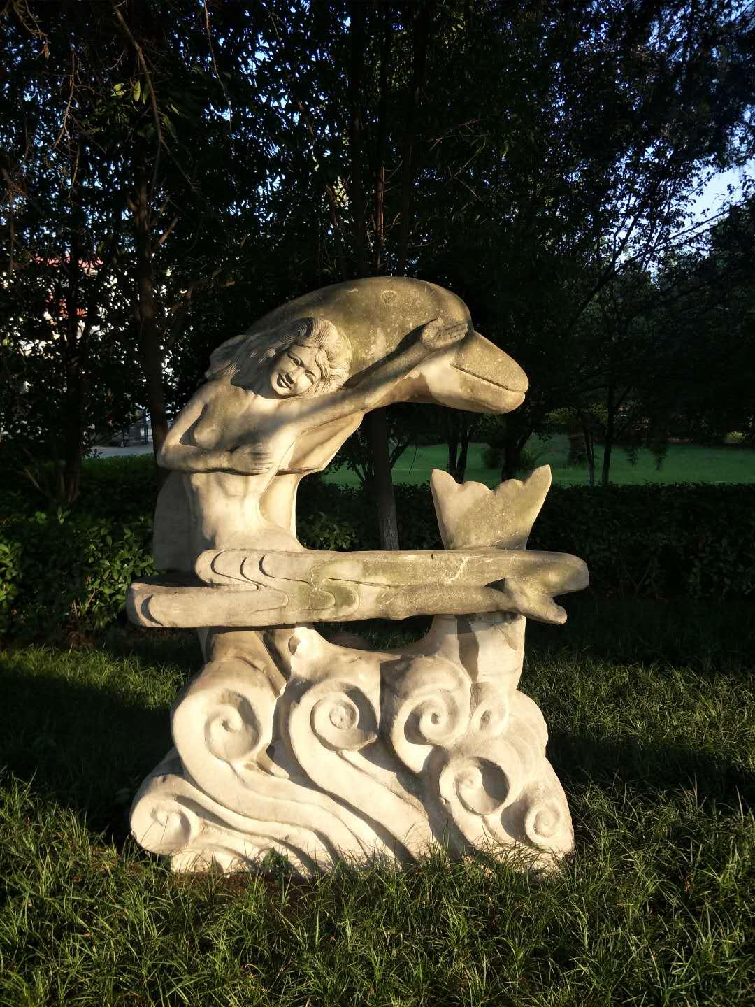 海豚雕塑，海洋之美的永恒表达