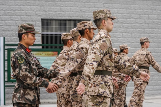 新兵的军靴，荣耀与责任的象征