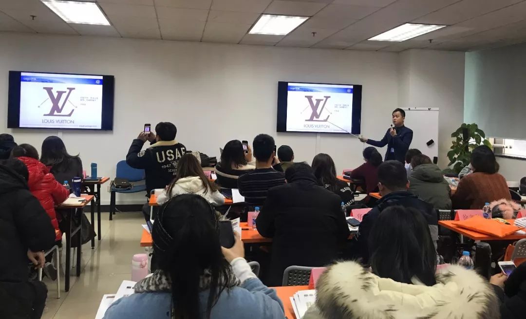广州手袋培训，打造时尚行业的专业人才