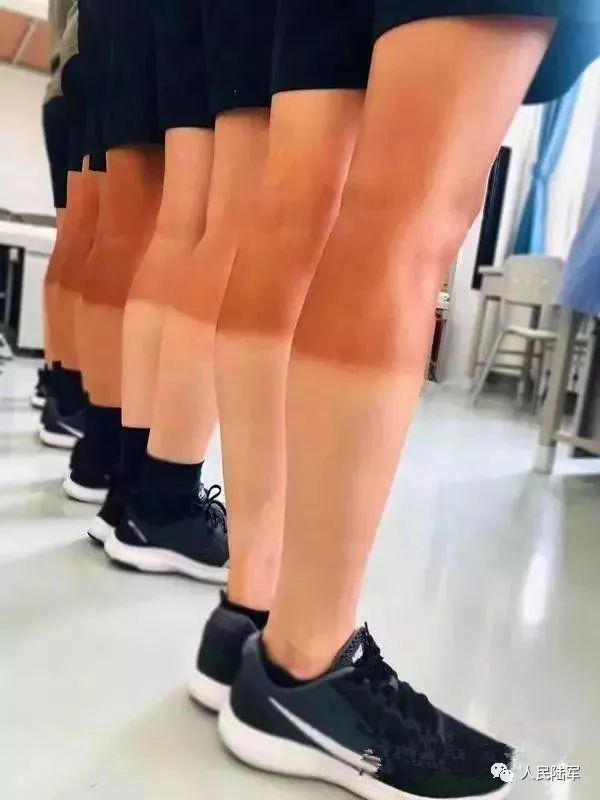 阅兵女军靴，展现女性力量与荣耀的象征