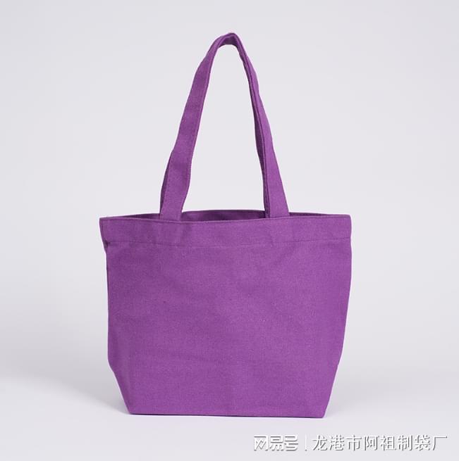 包上全是三角形的手袋，时尚与创意的完美结合