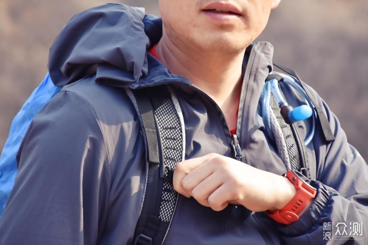 登山包的胸带，功能、设计与使用指南
