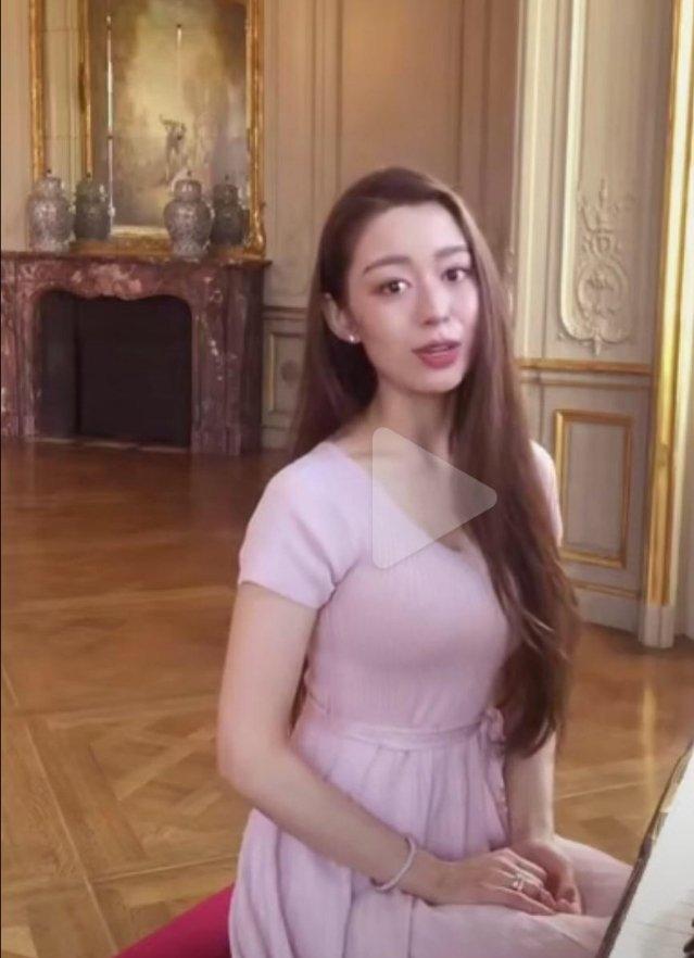 孕妇与钢琴，音乐之美与生命的和谐