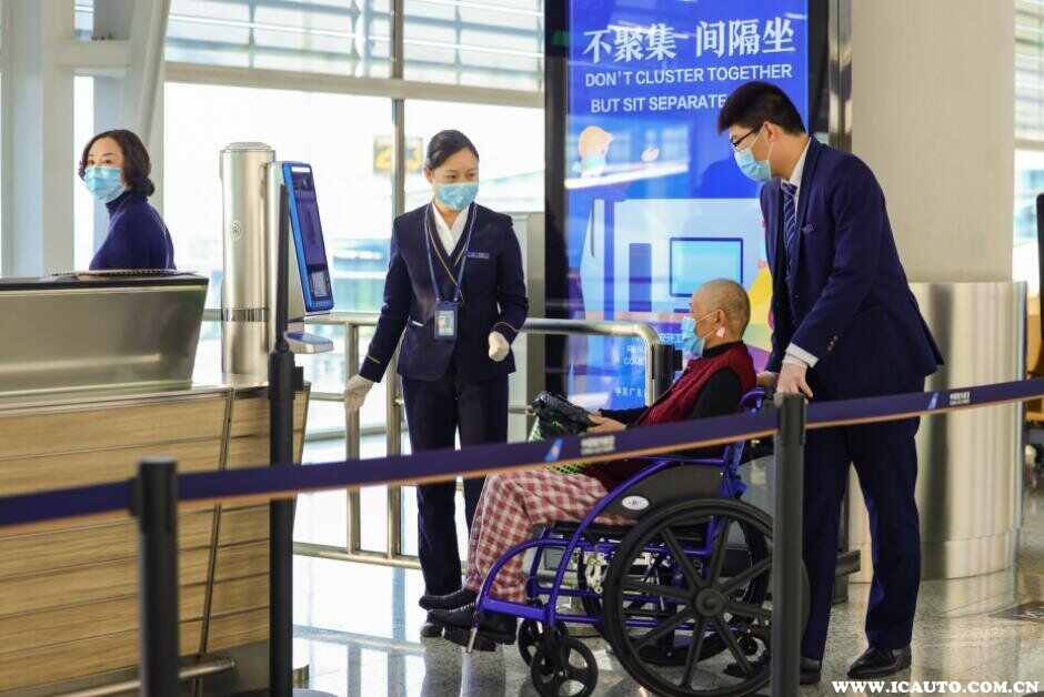 老人坐飞机要免责声明，理解与尊重的重要性