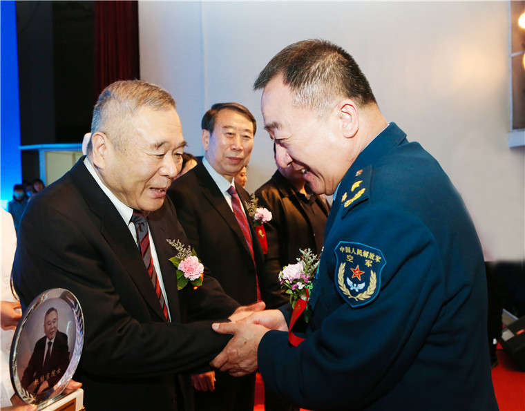 空军师政委待遇，荣誉与责任的体现