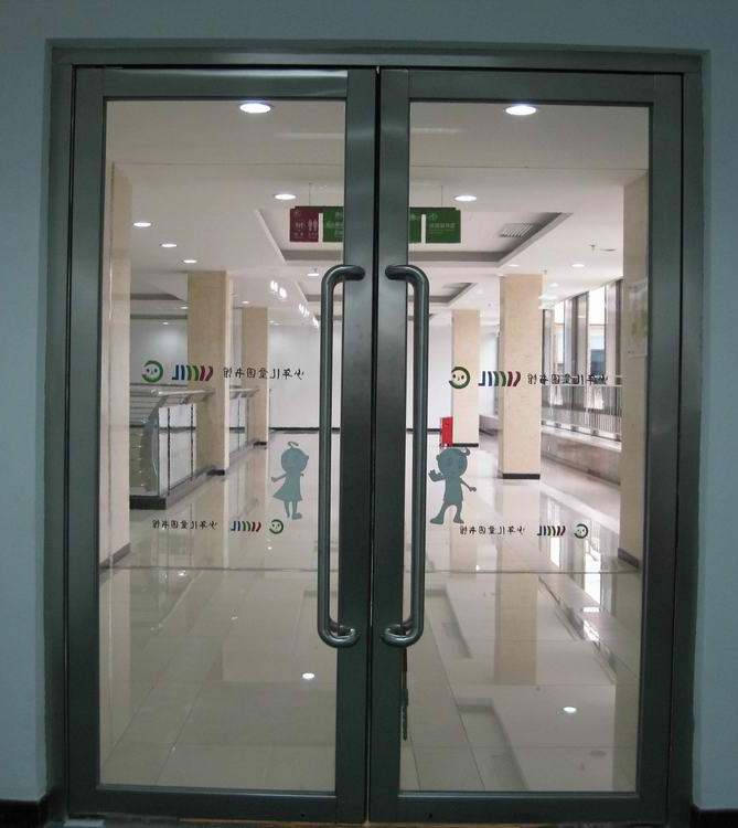 钛镁合金玻璃门的价格及其市场分析