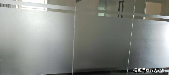 玻璃门贴磨砂纸方法详解