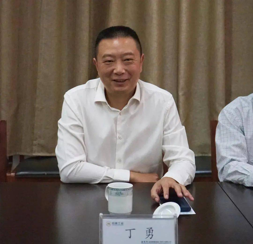 长江油运公司丁勇简历，一位杰出的航运领袖