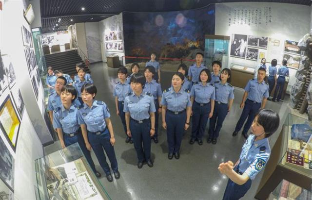 汶川地震十周年之际的伞兵英雄