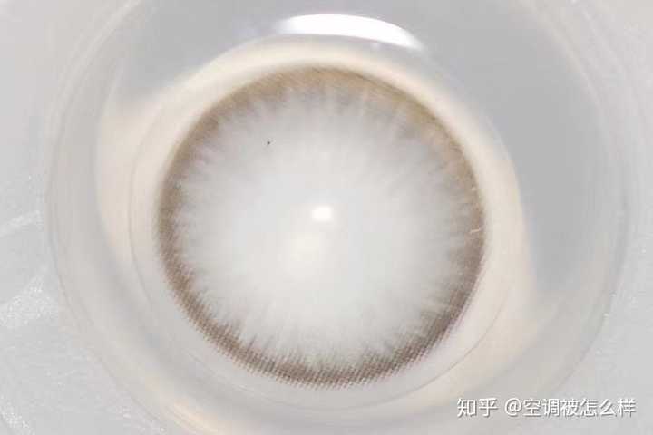 美瞳真假对比，如何辨别真伪，避免陷入消费陷阱