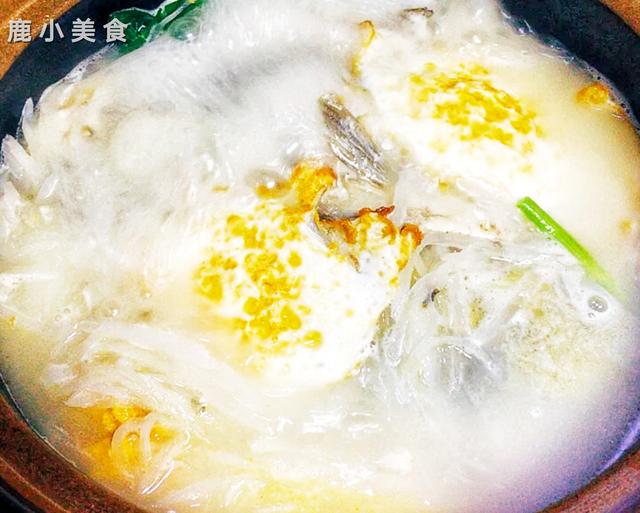鲫鱼蛋花汤的做法，一道美味养生的传统汤品