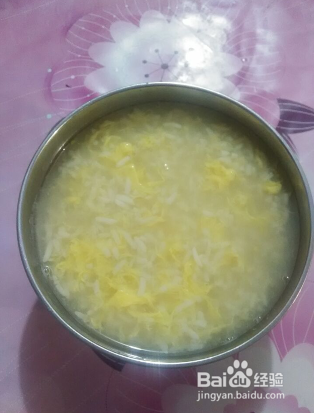 煮米酒蛋花汤，一道传统美味的健康佳肴