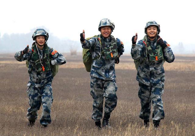 伞兵刀的使用及其重要性