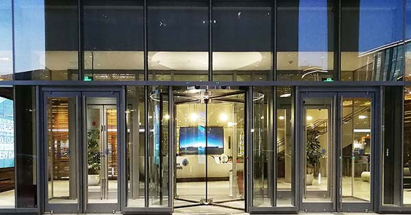 白山自动门——现代建筑的优雅之选