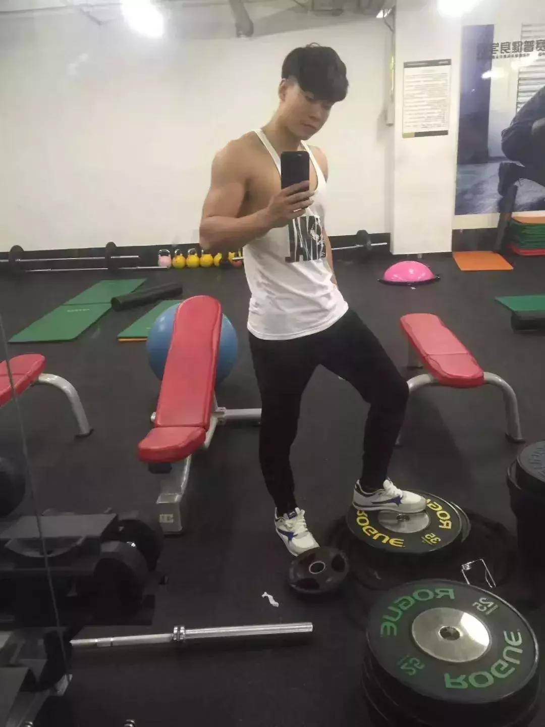 健身房前台，连接健康与服务的桥梁