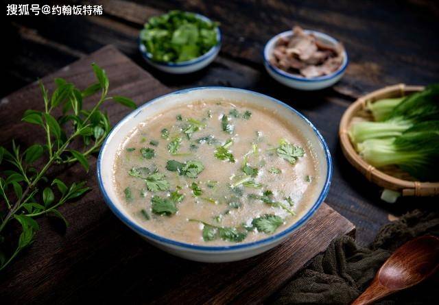 金针菇黄瓜蛋花汤，一道营养美味的家常汤品